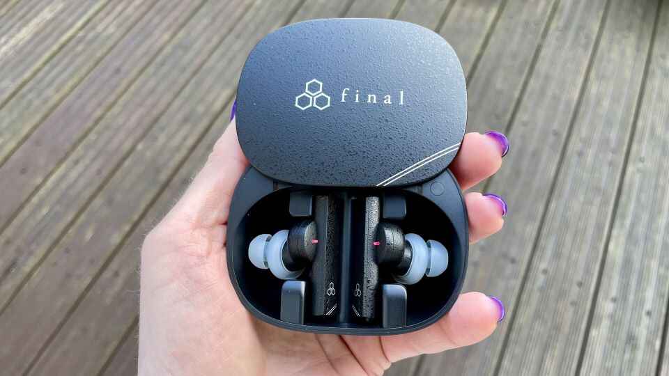 Final ZE8000 MK2 earbuds