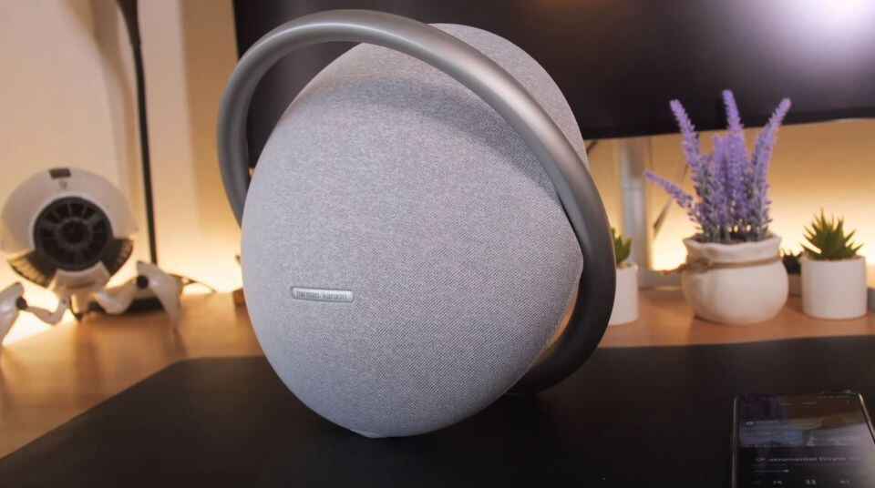 Harman Kardon Onyx Studio 7 speaker